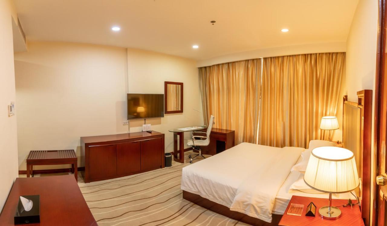 Swiss-Belhotel Blulane Манила Екстериор снимка