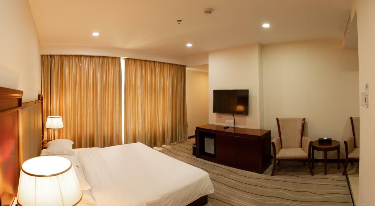 Swiss-Belhotel Blulane Манила Екстериор снимка
