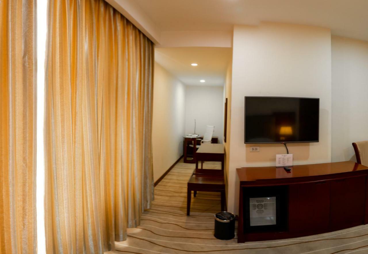 Swiss-Belhotel Blulane Манила Екстериор снимка